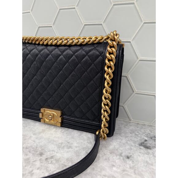 AUTHENTIC Chanel Boy Bag.- Navy Quilted Large - Picture 4 of 13